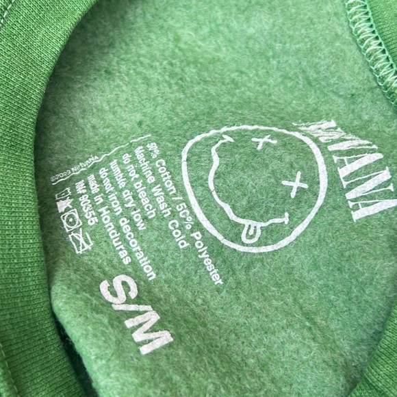 - Nirvana Smile Oversized Crewneck Sz S/M - Picture 4 of 6